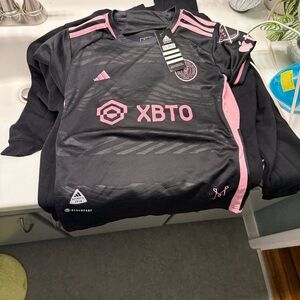 Adidas Kids Medium Messi Jersey Set with Jersey, Shorts, and Hoodie.